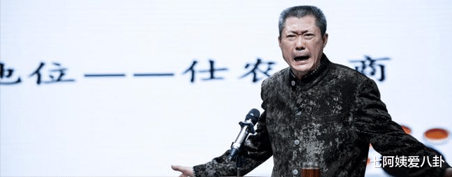 七阿姨爱八卦 网友五一途径单田芳墓，六字墓志铭引网友泪奔，老先生精神永存