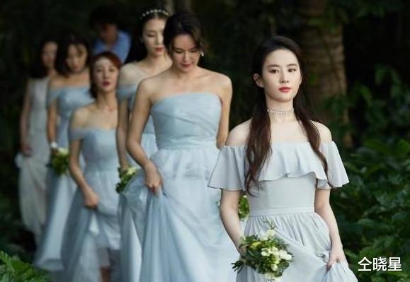 李小冉|难怪合影要远离李小冉，以为太夸张，看照片才知道什么叫白成墙皮