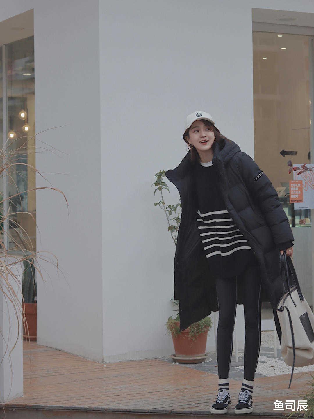 鱼司辰 秋冬,还没备长款羽绒服,选这4套能让你提升气质,精致又保暖