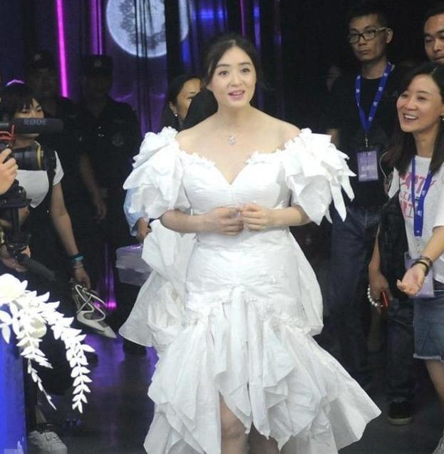 希林娜依·高|37岁蒋欣瘦成乔欣，体重不到100斤，大方分享减肥经验