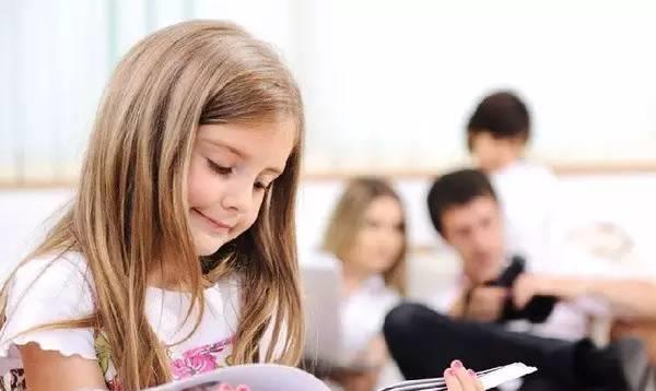 最佳视角|过度提醒会伤害孩子自尊，家长需注意提醒适度，给孩子足够尊重