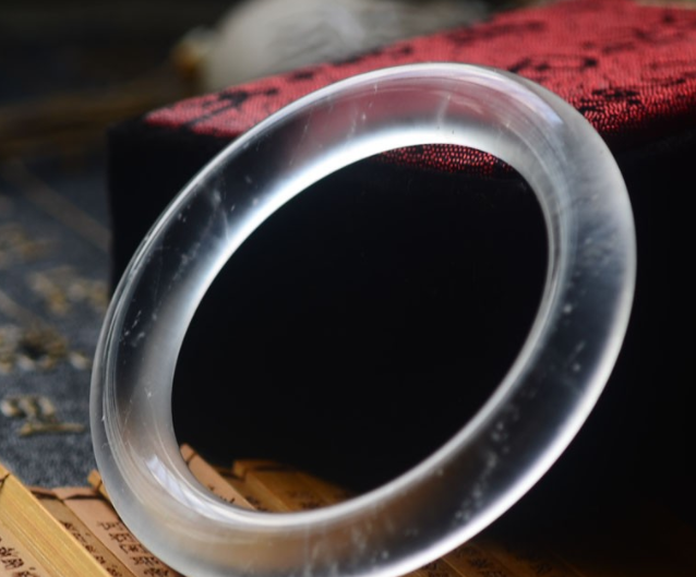 翡翠|几十块钱的廉价翡翠，卖高价坑了不少人，凭啥？