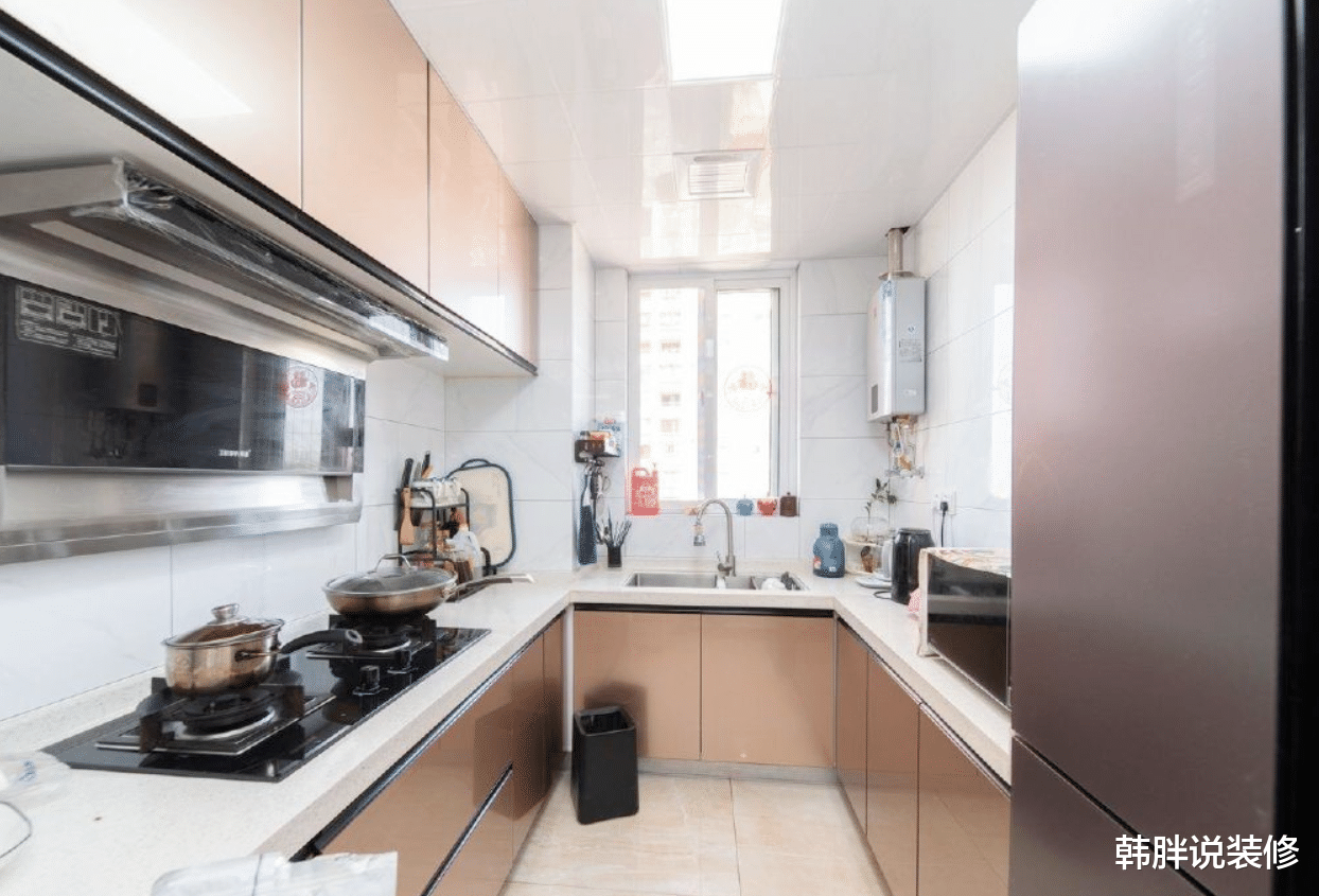 128㎡四居室,主卫走廊装满衣柜,秒变步入式衣帽间,仪式感满满