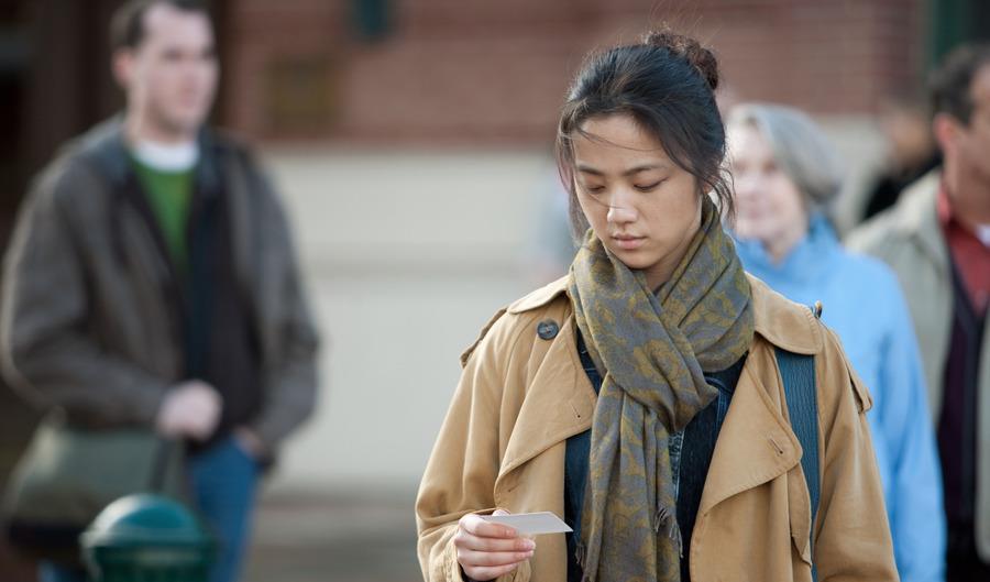 木木尔小倩|拜托别再让她穿古装了！穿上风衣的她才是真正的“清水芙蓉”