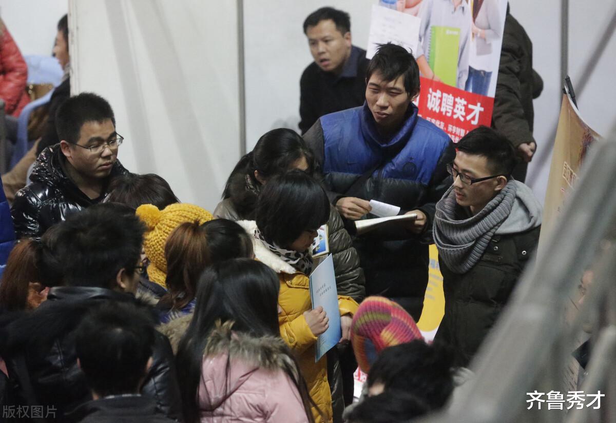 国企|国企一个办公室里，为什么只让我们仨考进来的打卡考勤呢？