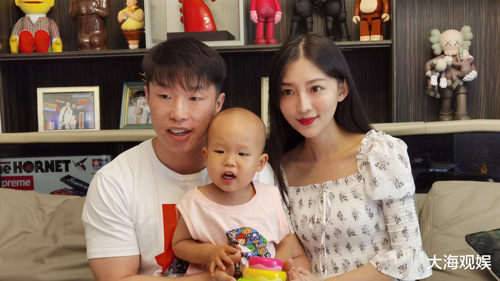 德云社|德云社“饼嫂”晒娃引群嘲，烧饼基因太强大，粉丝劝她放弃挣扎