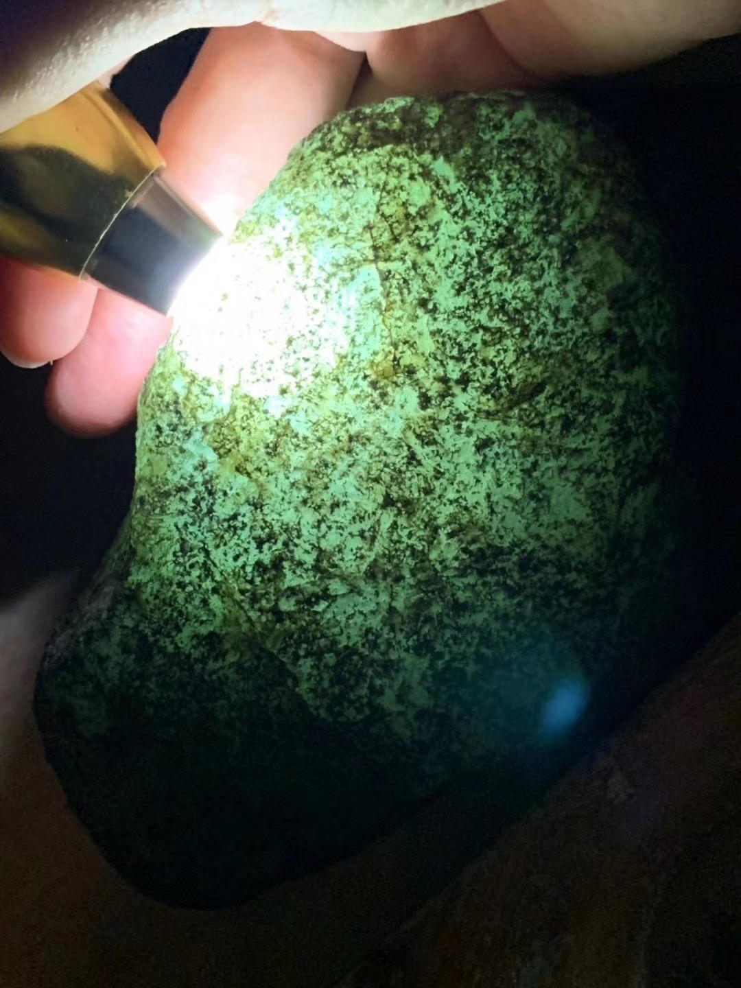 钱币|翡翠原石到成品——看“雾”辨翠，鉴定原石