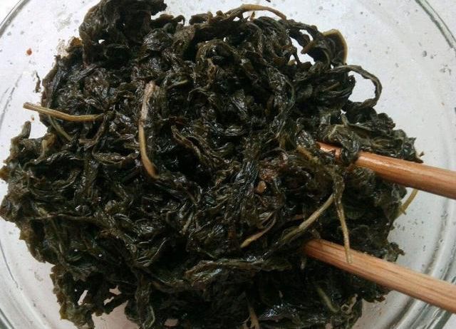 美食轩事|芝麻叶真是个宝，营养价值不差于芝麻，晒干后吃实在是太香了