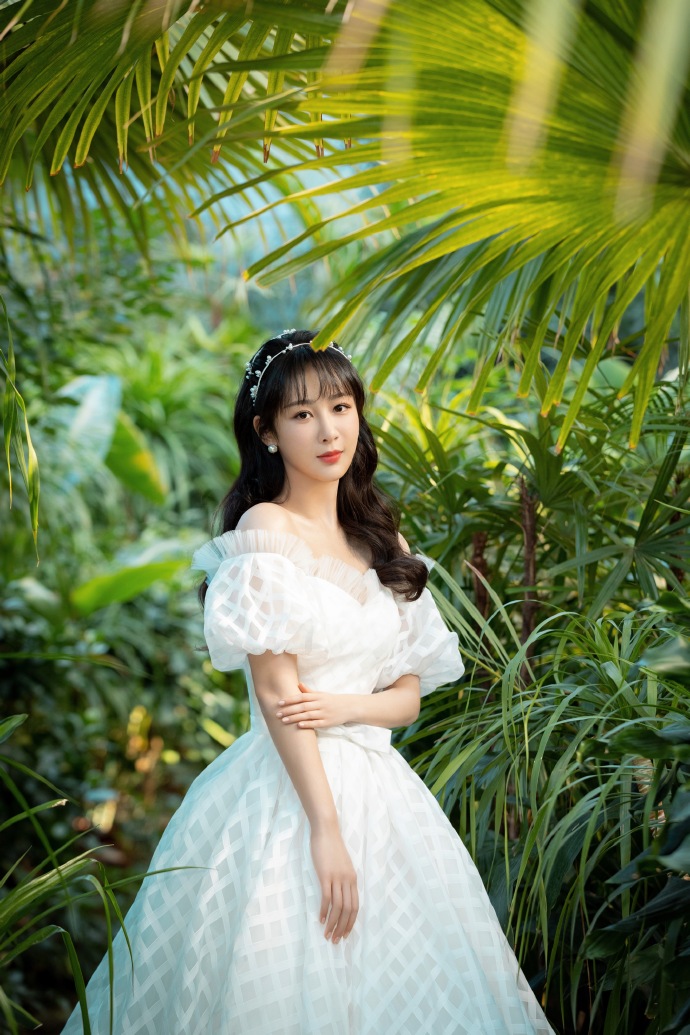 甄济如|长发的杨紫居然这么美？生图和精修根本没区别，以后别剪短发了