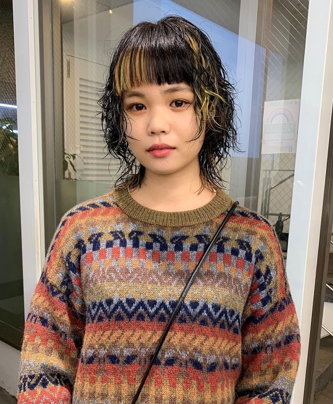 染发 当下什么女发比较火？半扎烫发头锁骨发还有特色染发，就是不一样