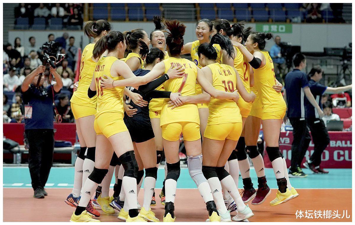 郎平|再见美国！再见日本！中国女排放水4连败戏耍你们，郎平因祸得福