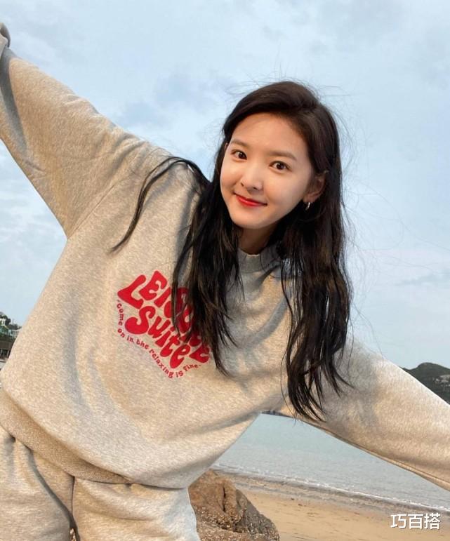 巧百搭 章若楠太适合穿毛衣了！圆领V领高领开衫都能驾驭，上身效果超美