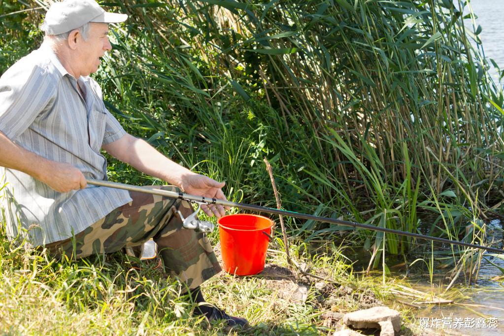 中老年人|为什么越来越多的中老年人对钓鱼上瘾?为了吃鱼吗?原因有四