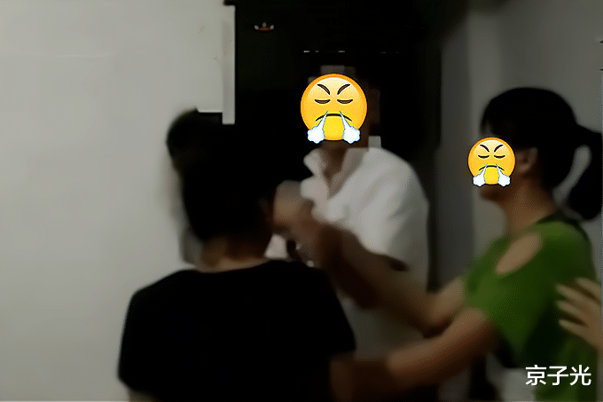 山东一女子未婚生子刚6天,便被男友扫地出门:别想带走孩子!