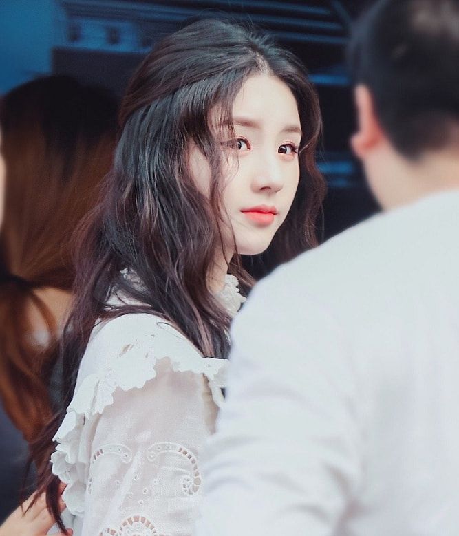 特斯拉|“五代神颜”赵美延:曾因未成年恋爱被劝退,如今是门面级的主唱