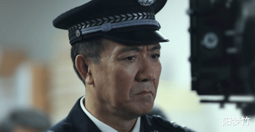 李幼斌|李幼斌拍《亮剑》走红！拍戏时因戏生情，跟妻离婚娶小13岁的她