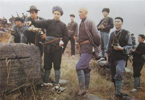 |为祸一方、无恶不作的湘西土匪，有多厉害？看看他们的武器就懂了