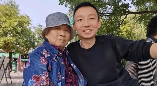 许敏|李圣律师疑似退出？姥姥发声让熊磊服软，许敏说姚策结婚时很热闹