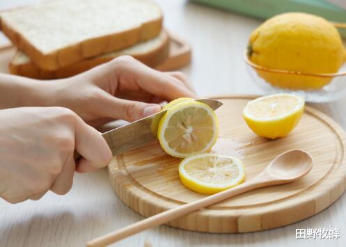 田野牧蜂|晒干的柠檬可以加蜂蜜吗? 柠檬可以加蜂蜜泡水喝吗?