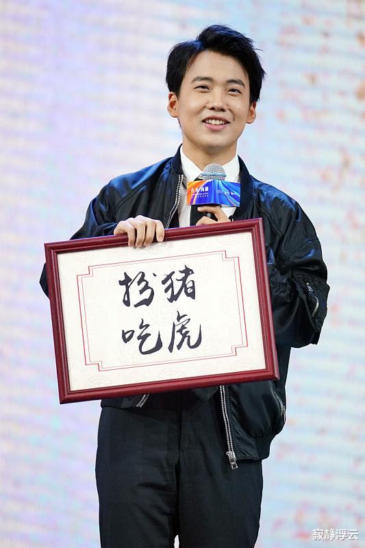 郭麒麟|郭麒麟狐狸尾巴被抓？女网红女大学生接连重锤，老郭自断亲儿后路