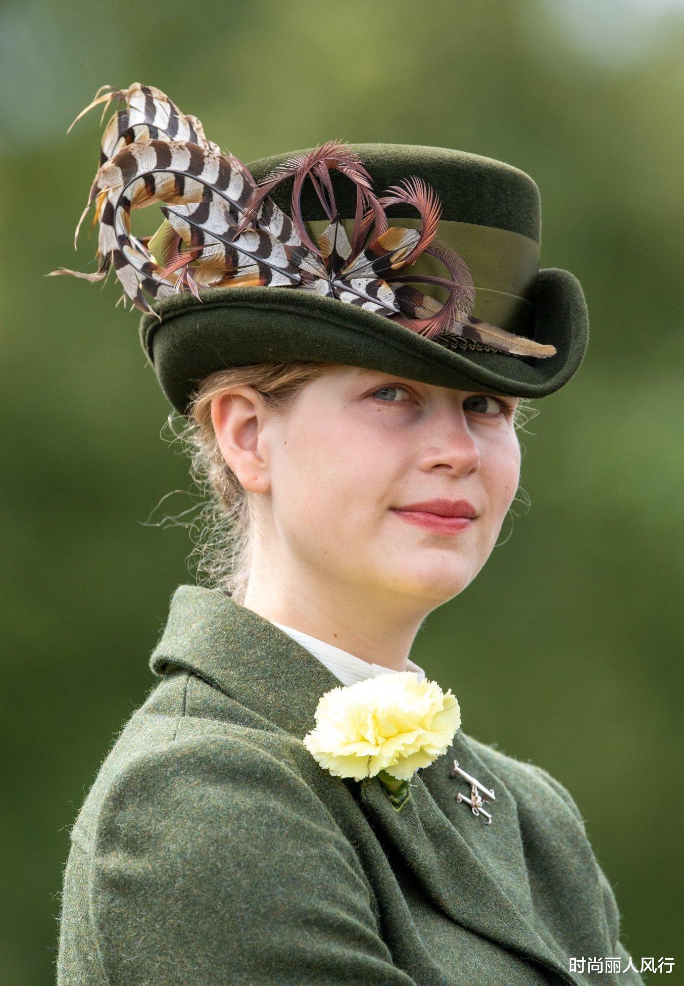 时尚丽人风行|英国女王17岁孙女艳压群芳！廓形西装显臃肿，56岁王妃靠\＂嫩\＂取胜