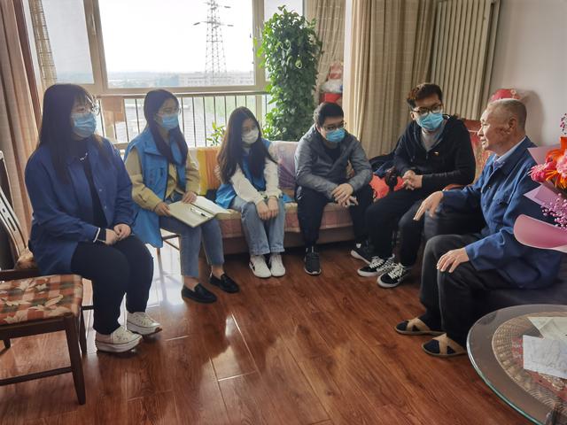 北京日报客户端 航天老党员口述历史，丰台志愿者上了一堂“生动的党课”