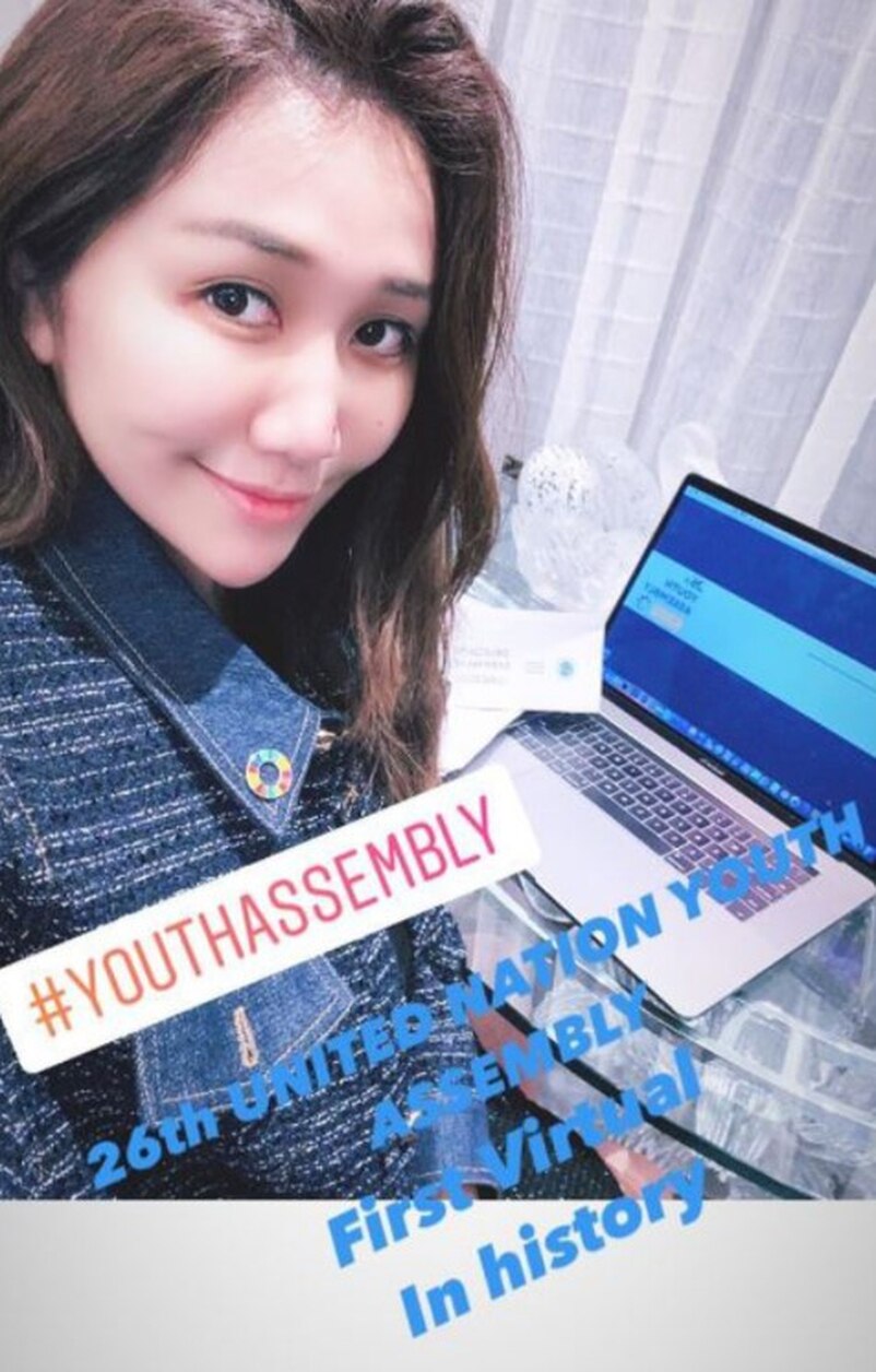 何超盈|何超盈产后两年胖若两人，出动五人团队带女儿逛街，尽显豪门排场