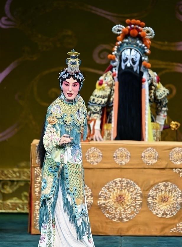 京剧|张火丁的火爆应是京剧的幸运，为什么同行对其口诛笔伐，这行水深