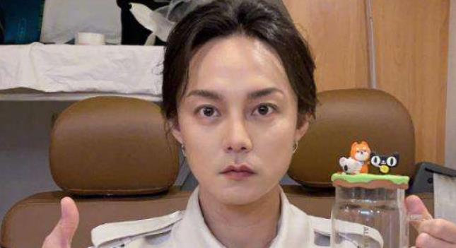 尹正|“全员2G”尹正：和陈都灵恋情被爆，铁粉表示还在蒋梦婕时期