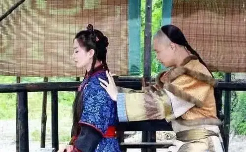 杨幂|“骗了我们多少年”的穿帮镜头，赵丽颖我忍了，杨幂穿衣服了没？