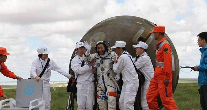 航天 高下立判？中国神舟十二号回家对比美航天SpaceX龙飞船环绕地球