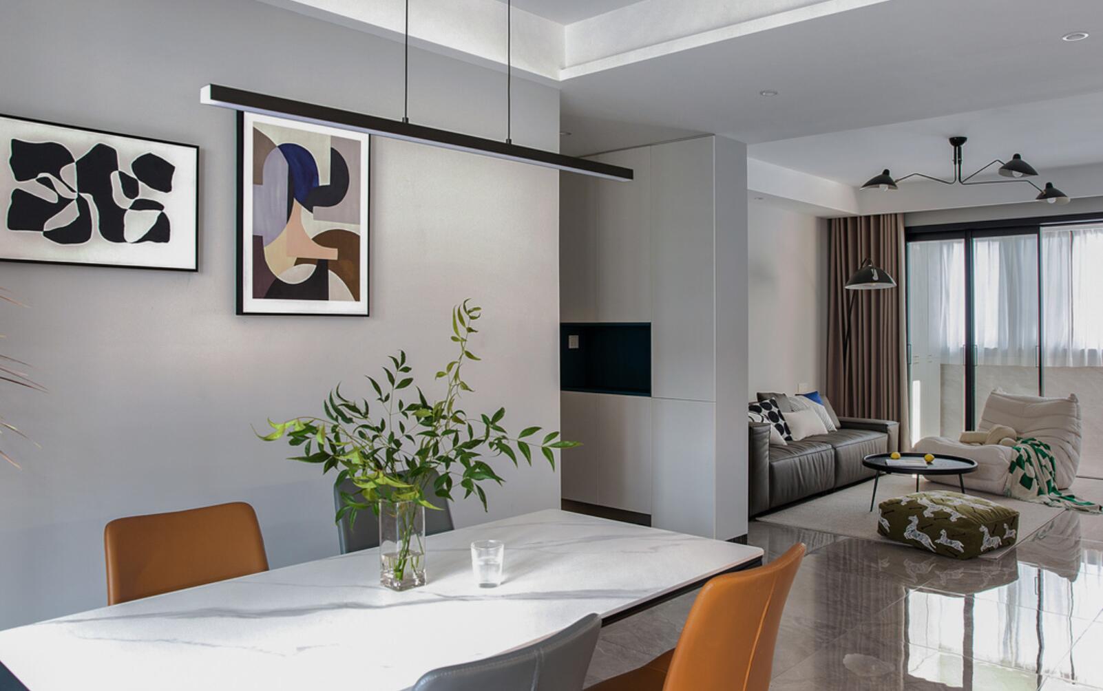 往往最实用的家,都不需要过多的改造,像她家,简单又耐看