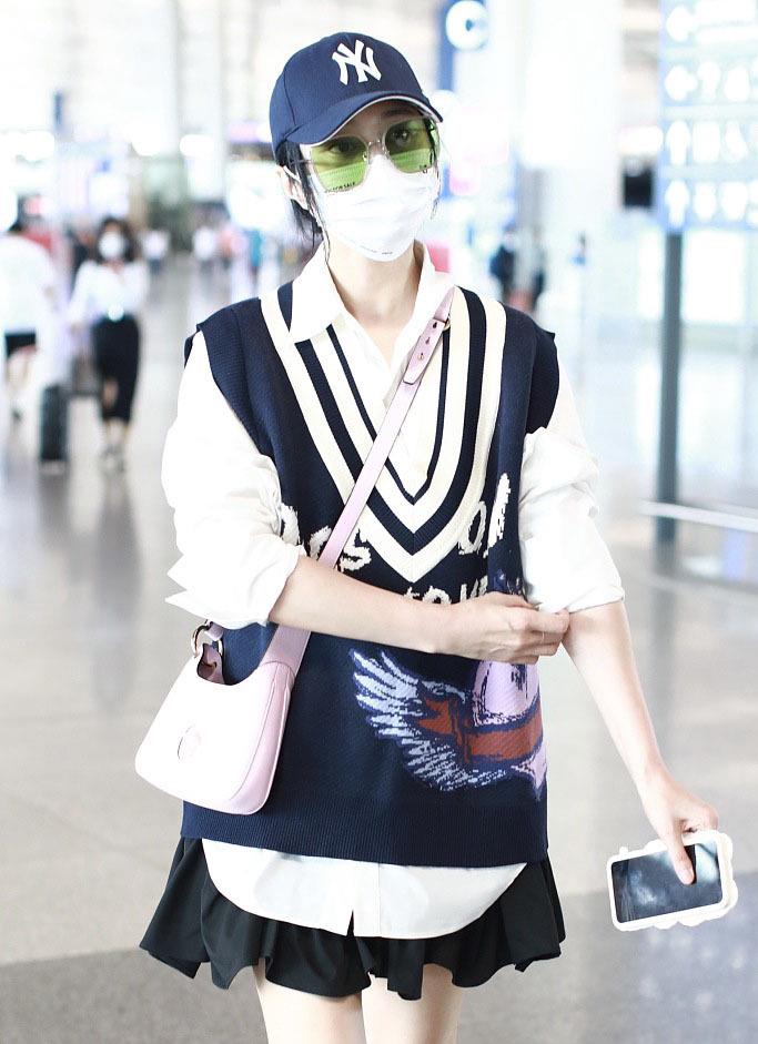 美搭刊报|范冰冰真有少女心！最新私服穿一身学院装美腿纤细，又瘦了好多啊