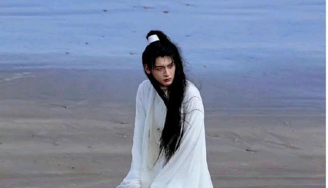 吉星|吉星高照，谢怜本怜，尬吹演技精修剧透图，眼睛快睁不开了