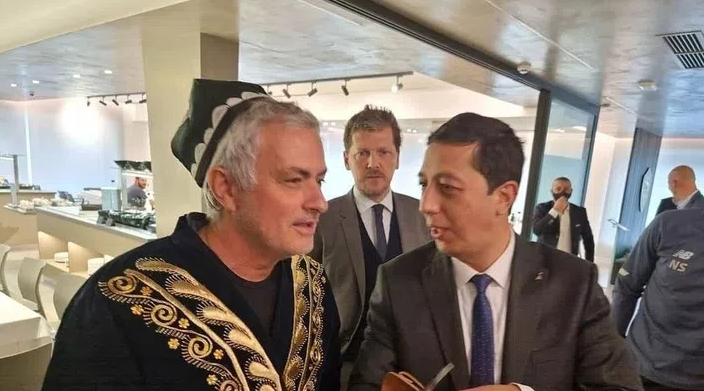马特拉齐|马特拉齐内心支持穆帅；穆帅会见了肖穆罗多夫的家乡代表团