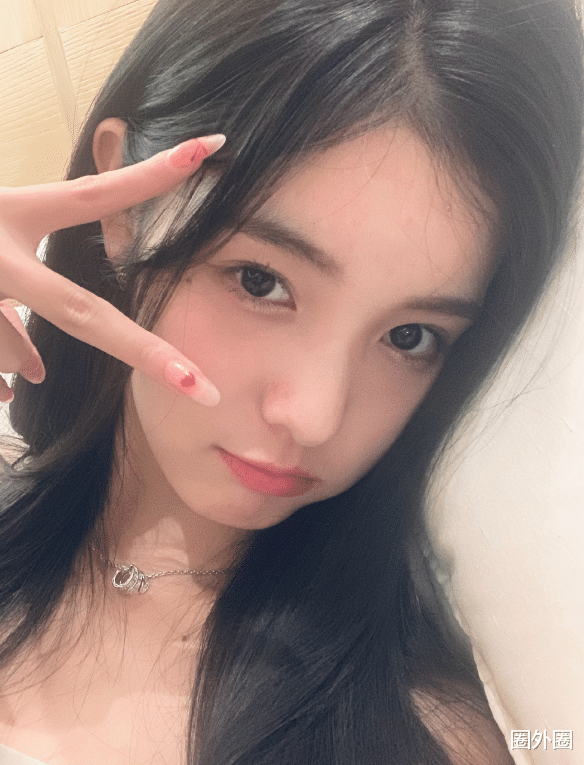 小怡同学|小怡同学回应与任世豪的恋情，承认曾经交往过，呼吁网友不要网暴