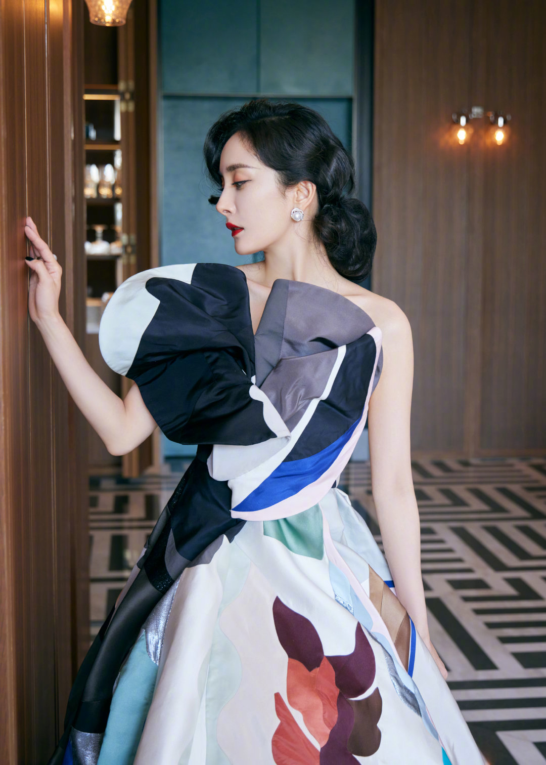 只是结婚的关系|杨幂芭莎绝美红毯，大幂幂看起来真的太“贵”啦！