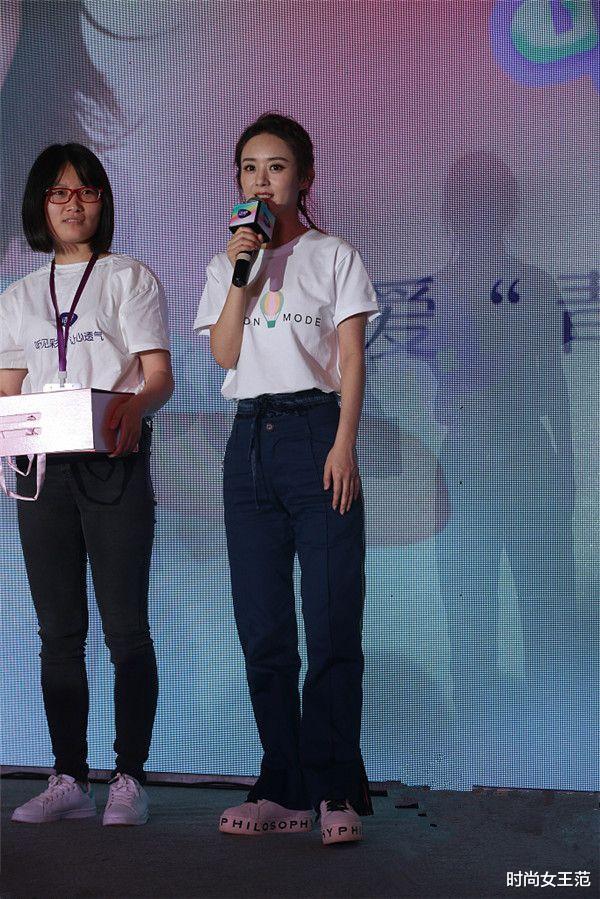 赵丽颖|离开了助理的打光灯,赵丽颖真实模样很憔悴,脸凹陷开始显老了!