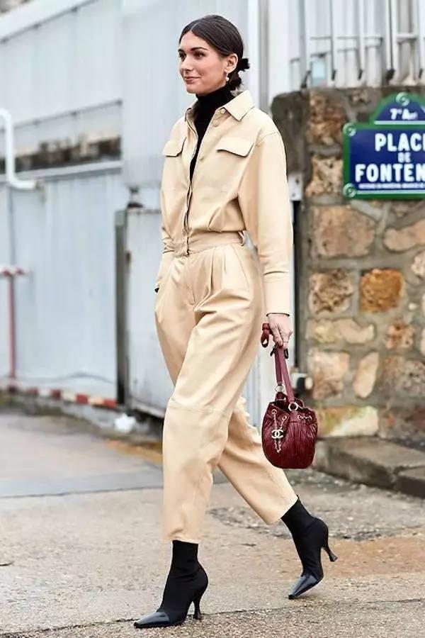 肖战|46岁周迅好显嫩,穿黑白连体裤气质惊艳,配俏皮短发灵动似少女