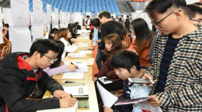 考试|工作十年后,“公务员”和“私企”有多大差距? 3张图叫人感叹