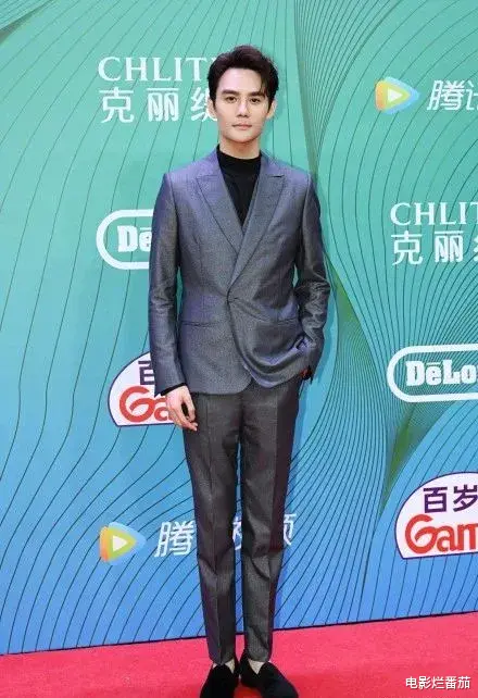 杨幂|倪妮红毯豪放“撩汉”，毛晓彤大胆镂空，白百何遮不住凹凸身材