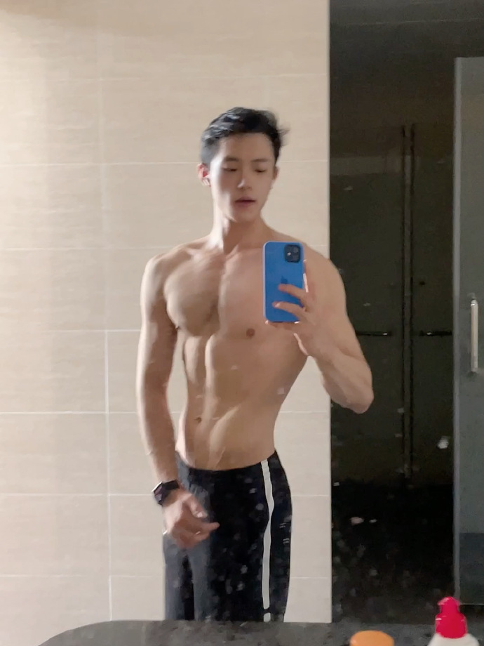 健身圈一哥|22岁深圳大男孩,大学期间练就满身肌肉,常年保持体脂率10以下!