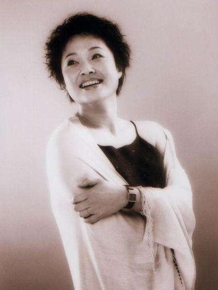 张秋芳|傅彪遗孀张秋芳：丈夫去世16年了，如今生活状况如何？