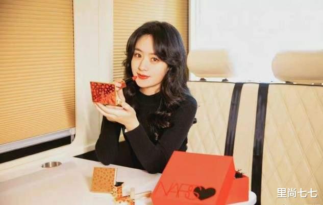 好莱坞|赵丽颖罕见换发型大翻车，烫完大波浪直接变妈妈，浓厚风情太显老