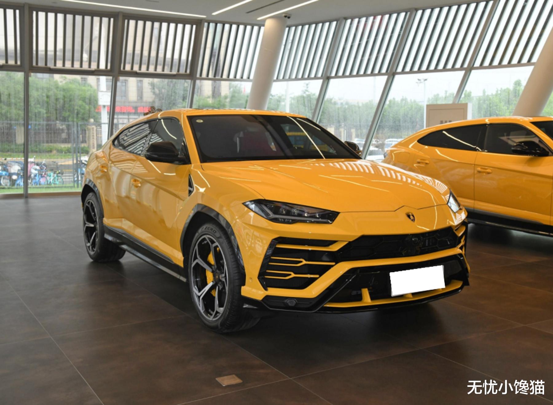 偶遇“兰博基尼Urus”转弯翻车,走近一看:原来是名爵5