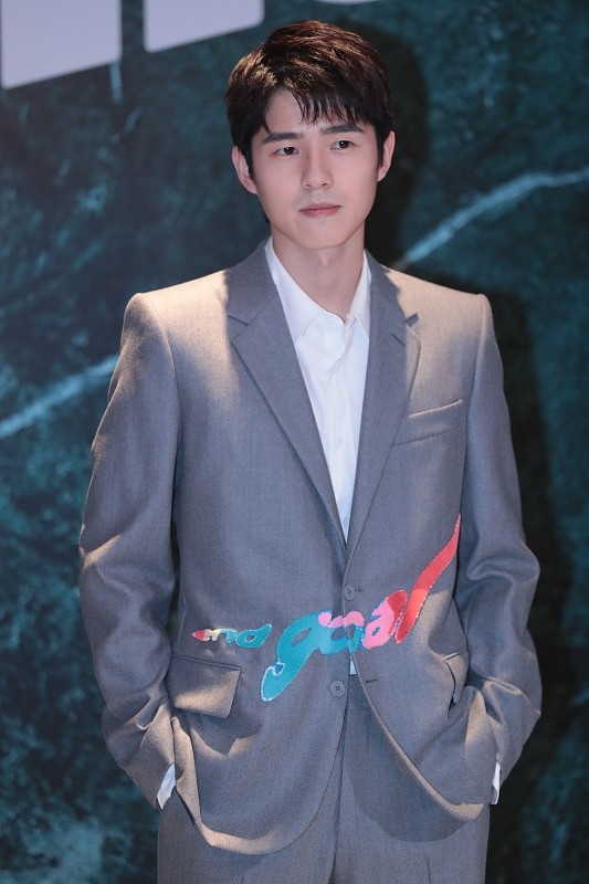 BiuVogue|刘昊然的气质又奶又man,穿西装很高级,有点胡茬也不油腻