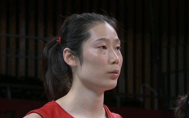 家中大小宝|状态不佳？中国女排，0比3首战失利，王梦洁和朱婷先后被推上热搜