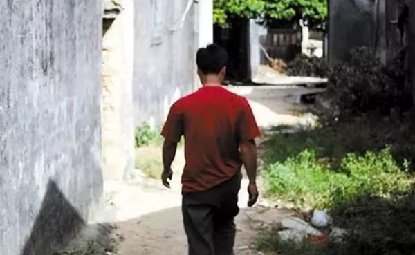 教教你家娃|男子因思念儿时玩伴强奸数人，被捕后振振有词