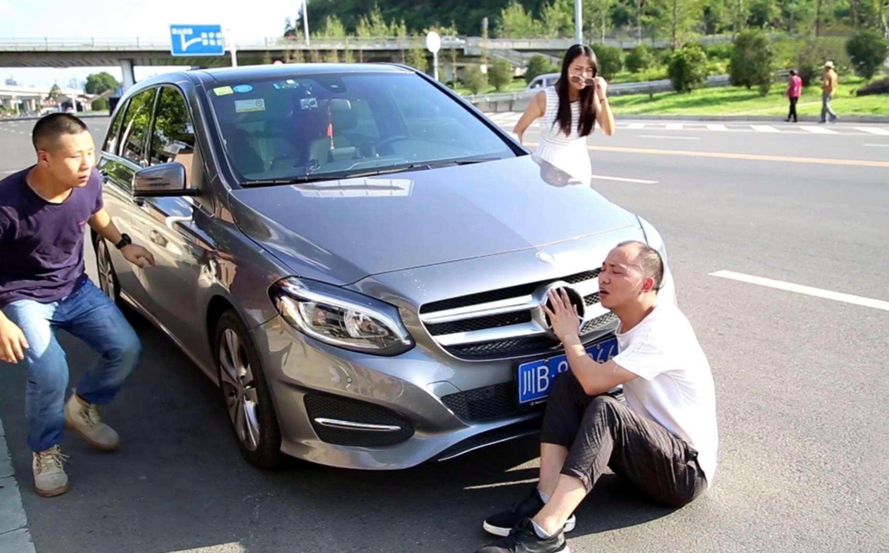 无忧论古今 交警通知：车上一旦发现这些标记，别犹豫赶紧离开，能报警就报警