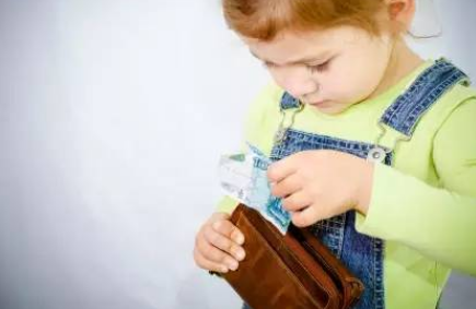 西红柿妈咪|面对孩子们偷窃的行为,家长应该怎么办呢?